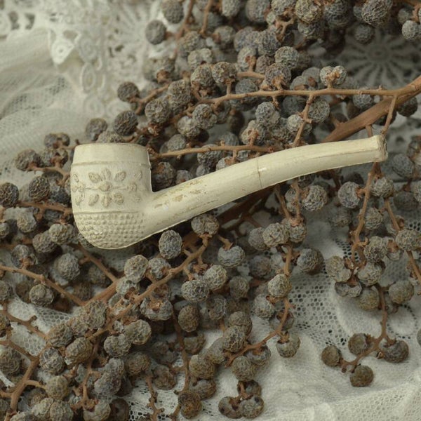 Oud  mooi gedecoreerd kleipijpje