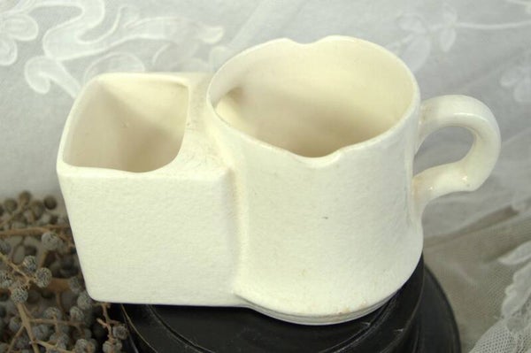 Oude roomkleurige scheerkom