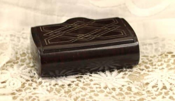 Antiek Art Deco bakelieten snuifdoosje met Keltisch knooppatroon