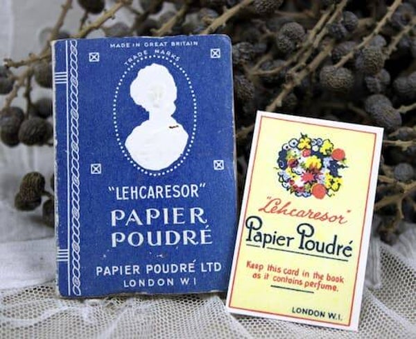 Antiek Lehcaresor Papier Poudré Boekje met Parfumkaartje – ca. 1910 (Edwardiaans)