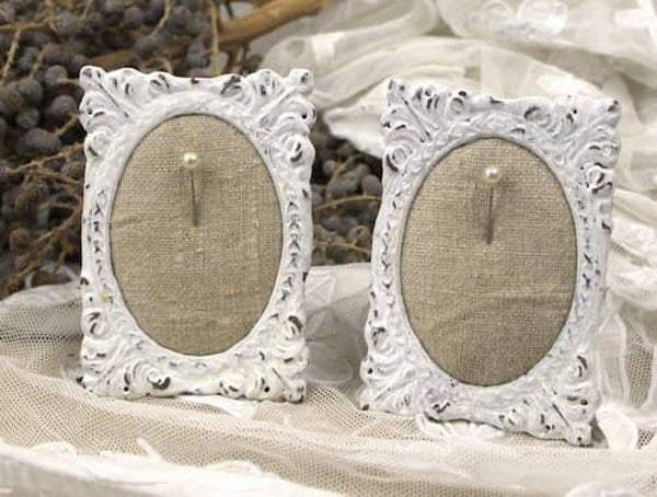 Metalen standaardje voor sieraden