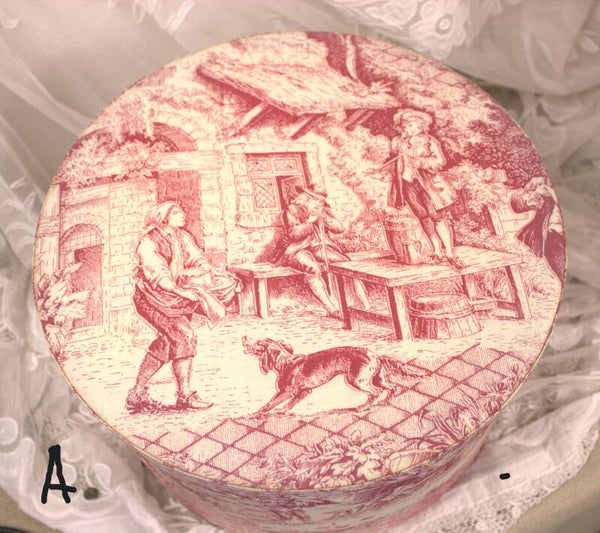 Brocante opbergdozen bekleedt met rode Toile de Jouy stof