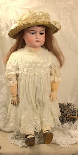 Antieke Duits biscuit porseleinen  "Dolly-faced" Heubach pop uit begin 1902