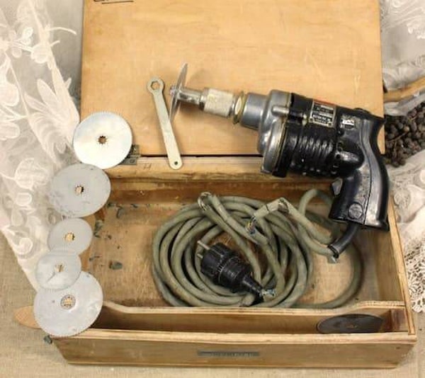 Vintage Desoutter Gipszaag/gipsboor in  houten kist(jaren 50)