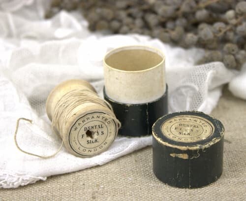 Vintage doosje met tandzijde