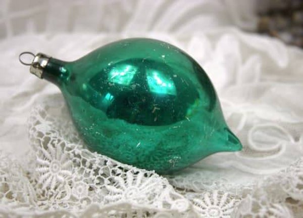 Vintage sleetse druppelvormige groene kerstboomhanger