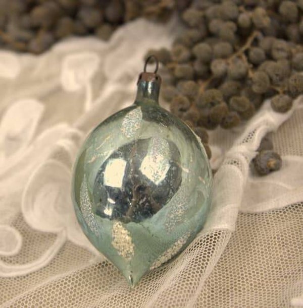 Vintage lichtgroene druppelvormig kerstboomhanger