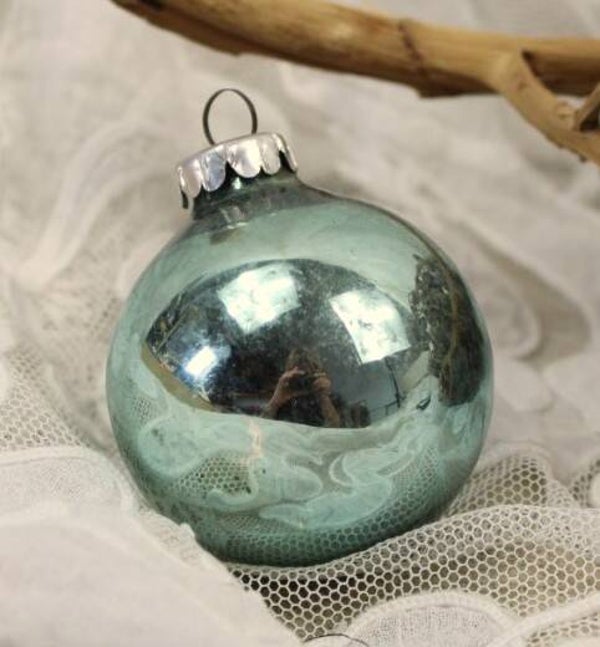 Vintage lichtgroen kerstballetje