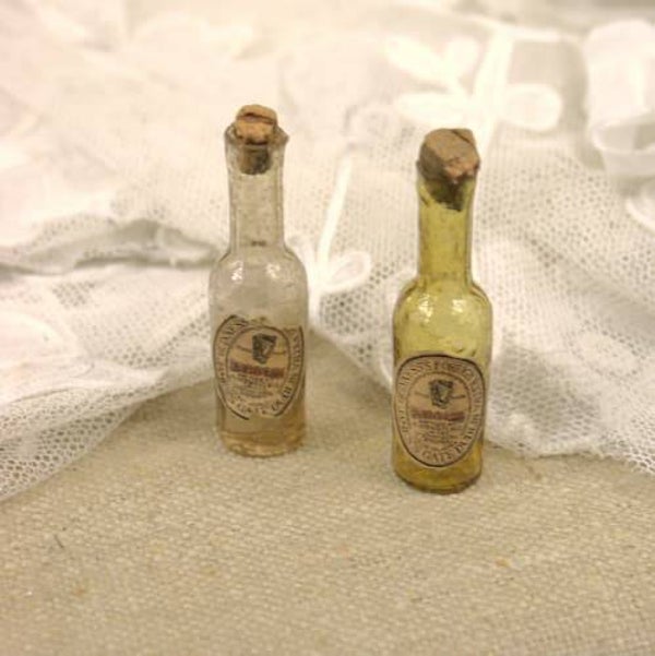 Vintage mini reclameflesje Guinness