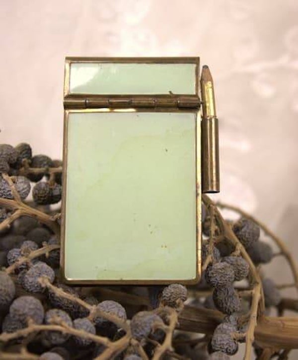 Vintage mintgroen metalen opschrijfboekje met potloodje