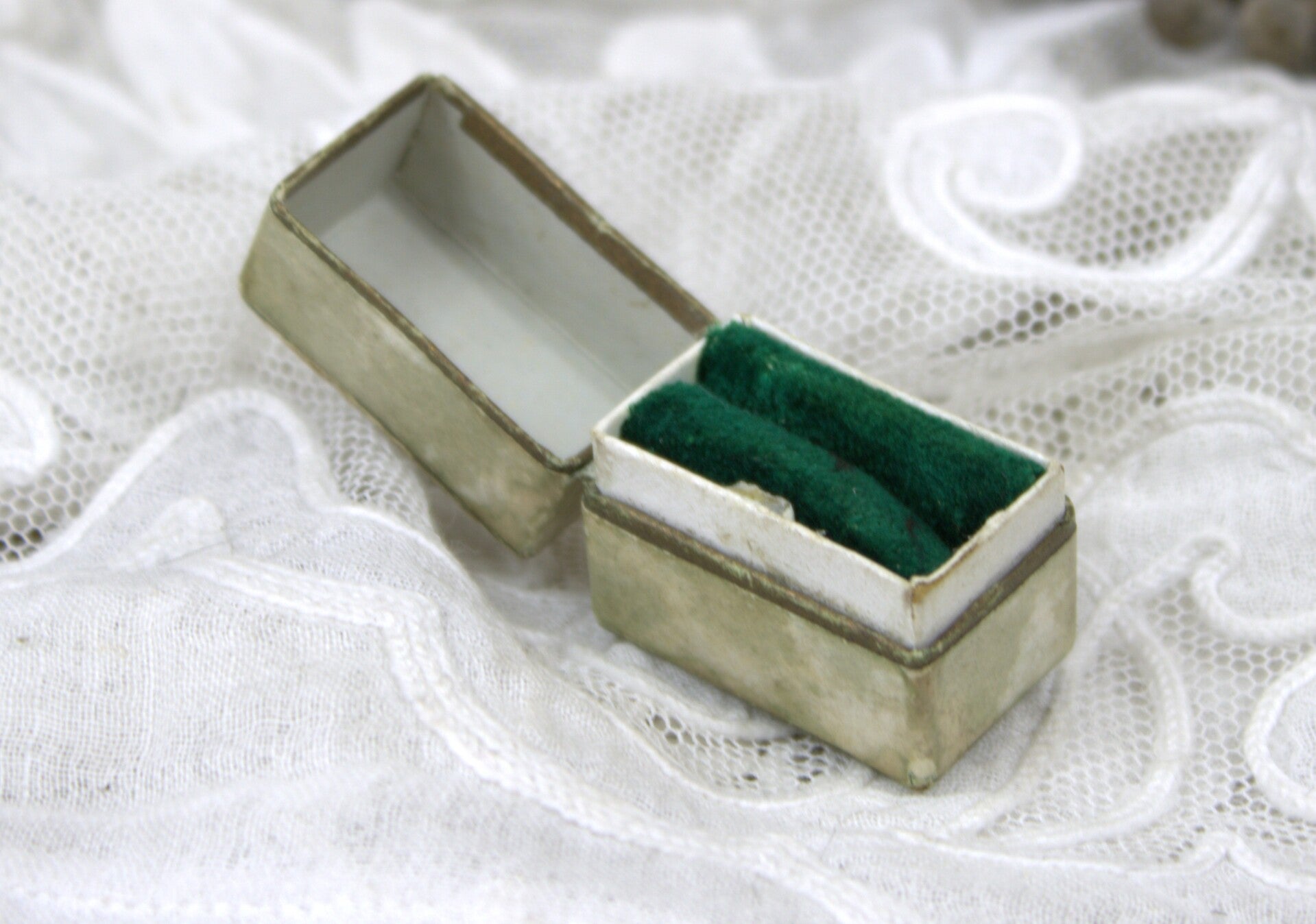 Antiek juwelendoosje voor een ring