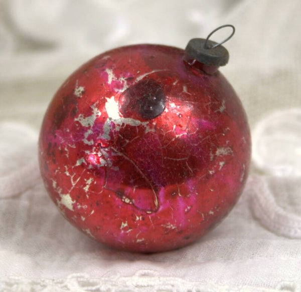 Vintage rood kerstballetje