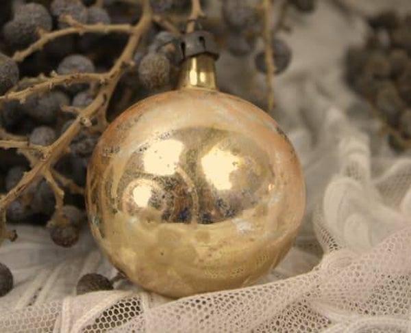 Vintage sleets geel gouden kerstbal