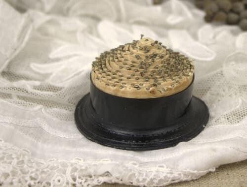 Antiek speldenkussen voor kleermaker