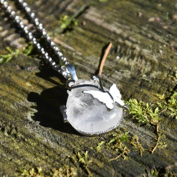 Bergkristal ketting met vlinder