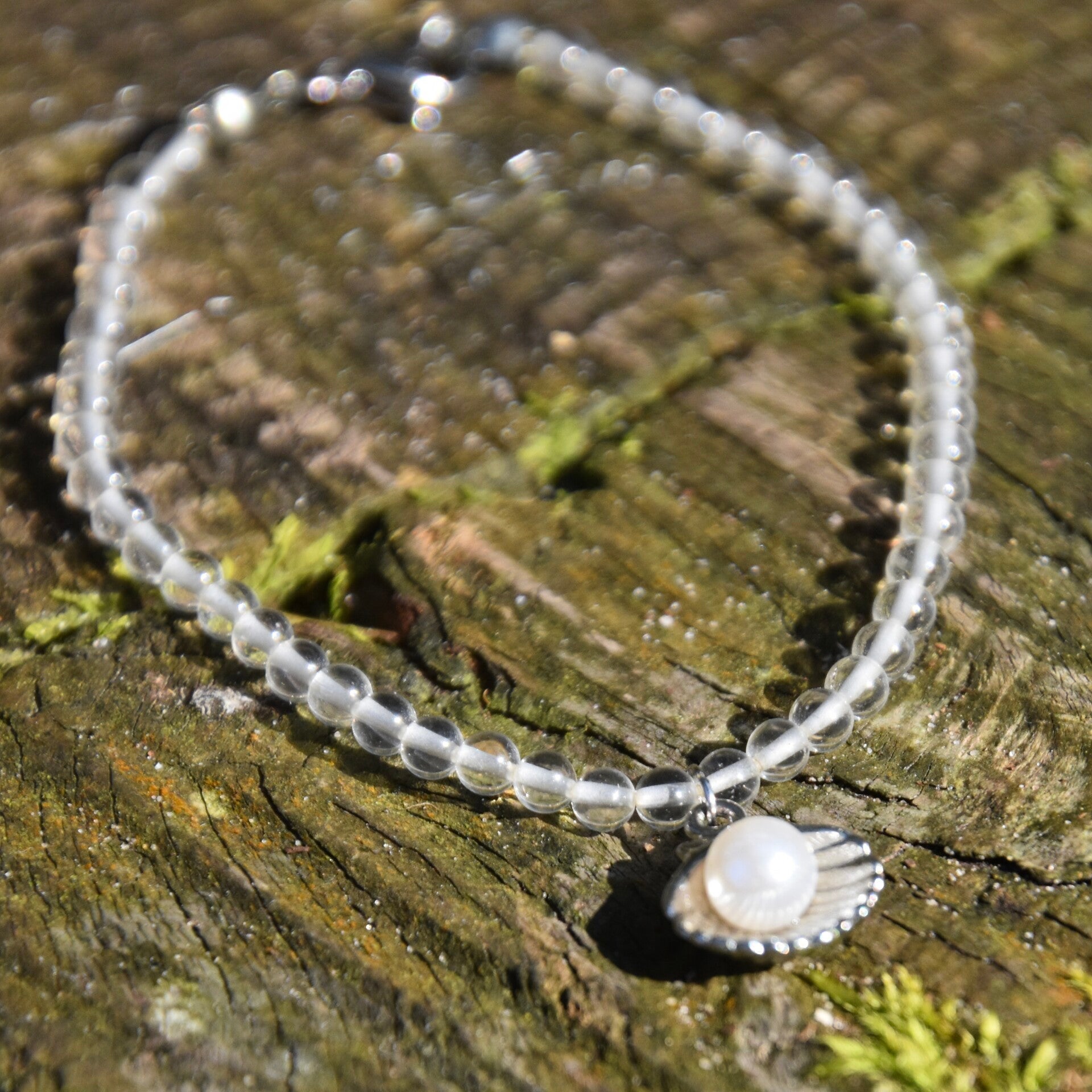 Bergkristal kralenarmband met schelp