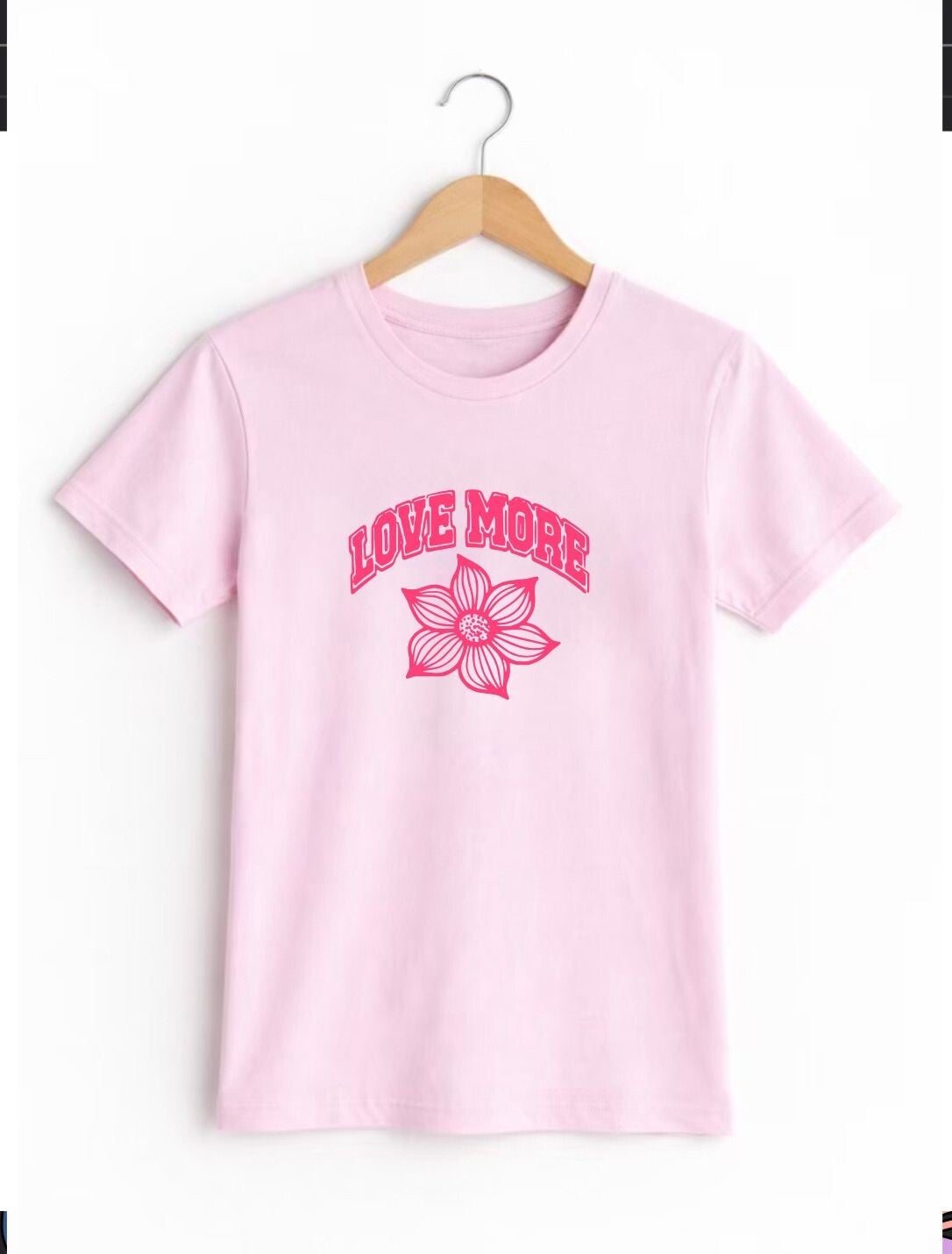 T-Shirt love more licht roze 🩷