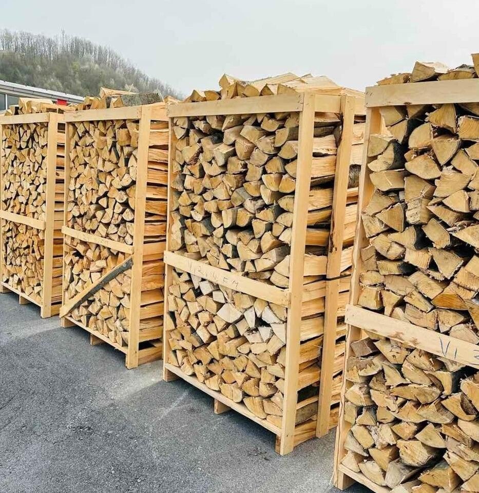 Palette kammergetrocknetes gespalten Eiche Brennholz 33cm 1.8 RM / 2.6 SRM
