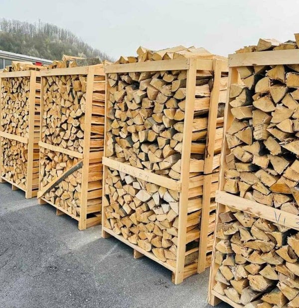 Palette kammergetrocknetes gespalten Eiche Brennholz 33cm 1.8 RM / 2.6 SRM