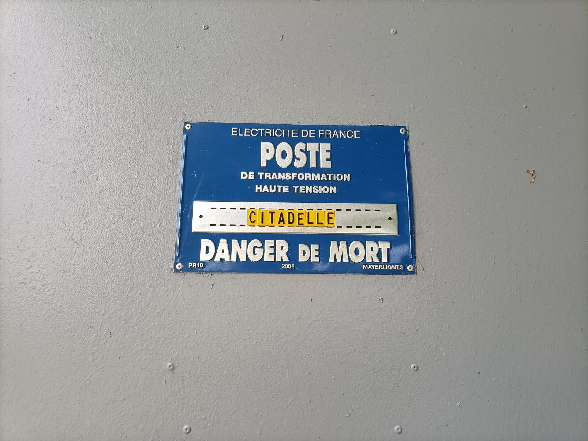 Plaque de signalisation Danger de mort, poste de transformation haute tension, formation habilitation électrique H0B0