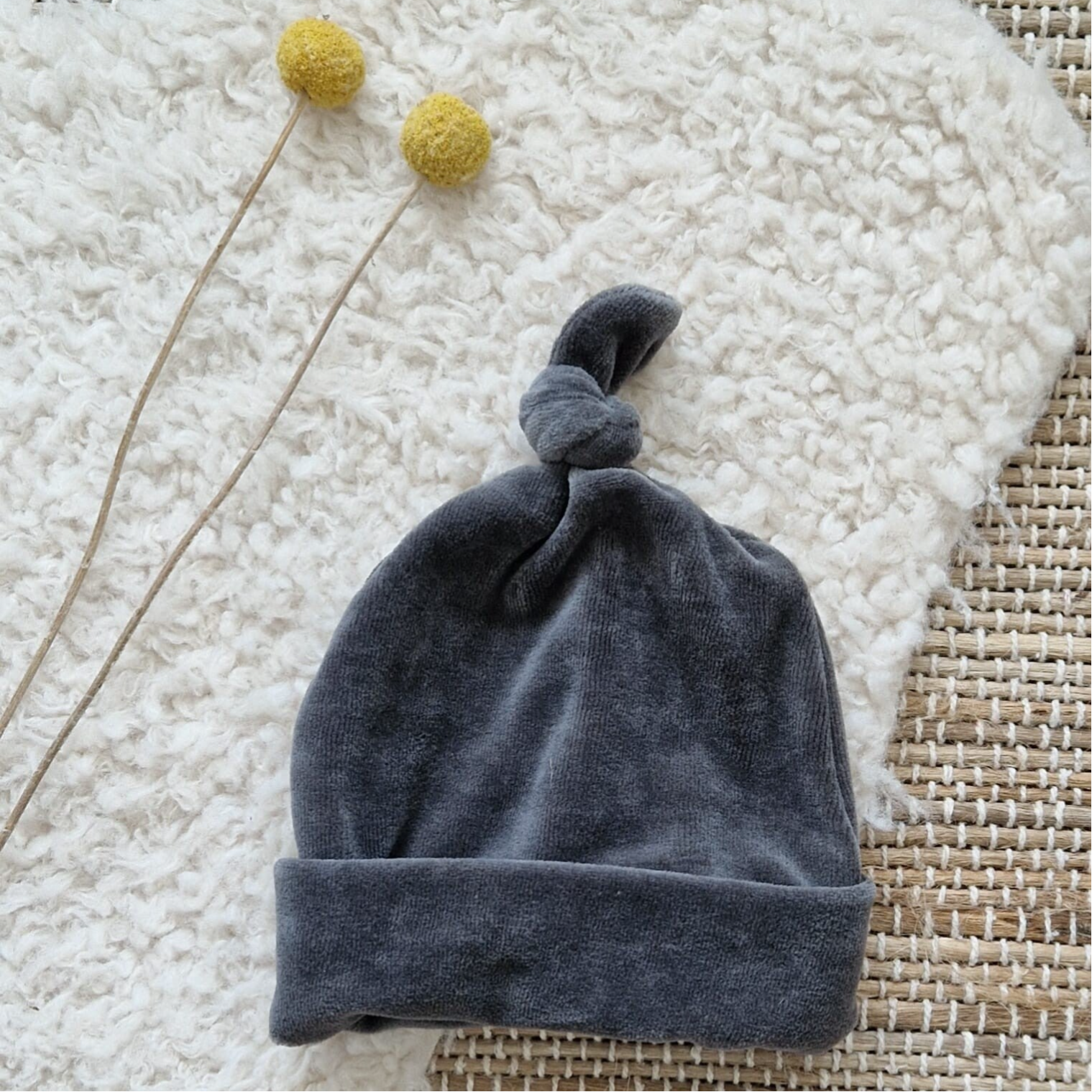 Mutsje | knoop velours grijs