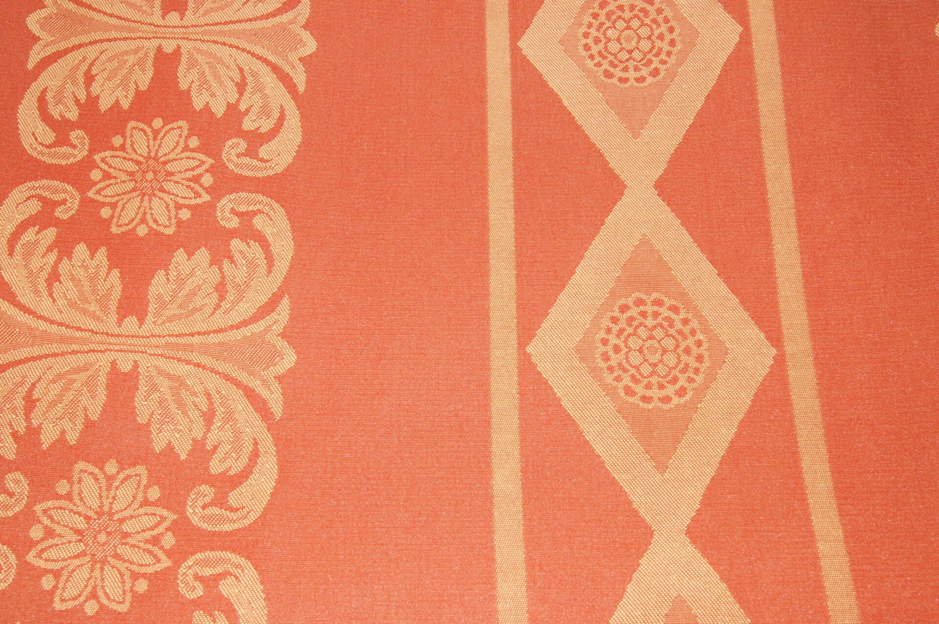 Coupon tissu ameublement  coton damassé "arabesques et losanges  " orange