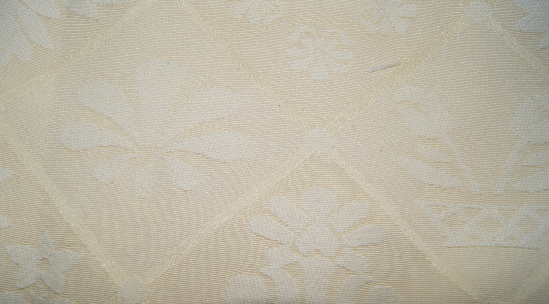Tissu Coton Jaune Pâle à Motif en Relief – Coupon 67 cm
