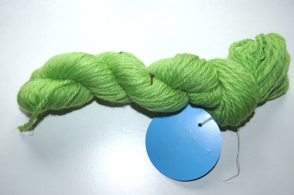[PIÈCE UNIQUE] Écheveau Laine Mérinos & Soie Vert Fluo – Filé Artisanalement (50g / 120m )