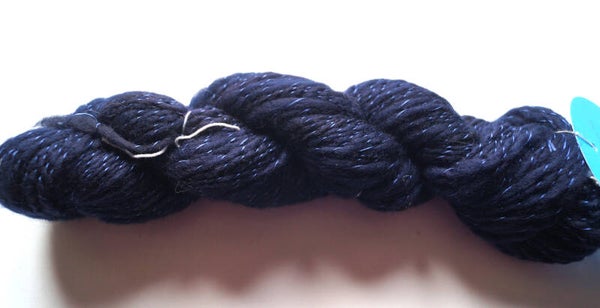 Echeveau de laine merinos marine et soie 25 gr/150m