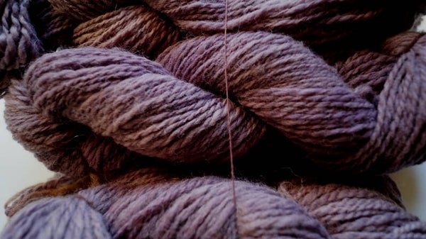Laine de Pays Artisanale – Écheveaux "Nuances de violet" (400g)