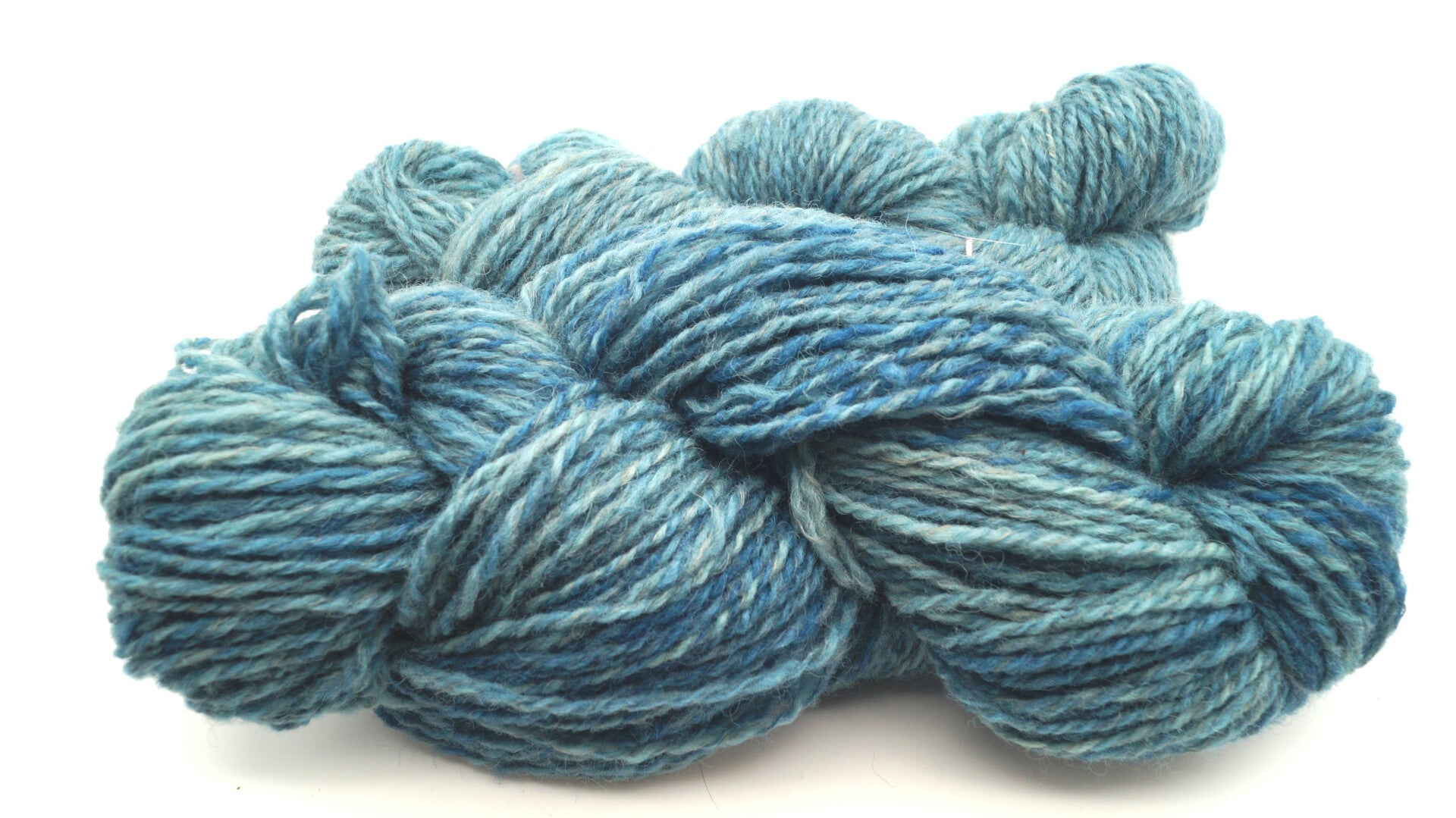 Echeveau en laine de mouton Eider nuances de bleu-vert