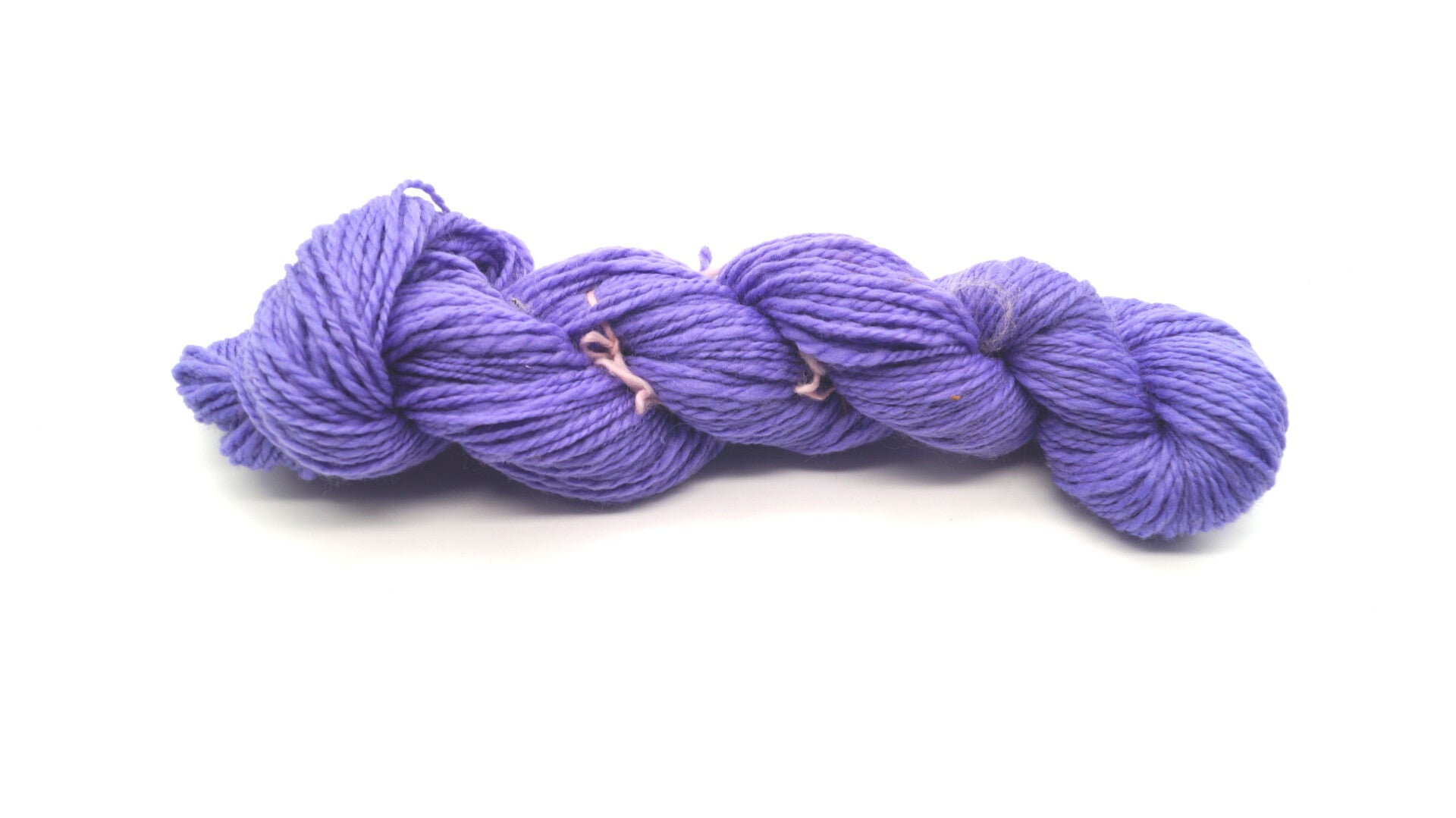 Laine des Alpes filée main écheveau lilas