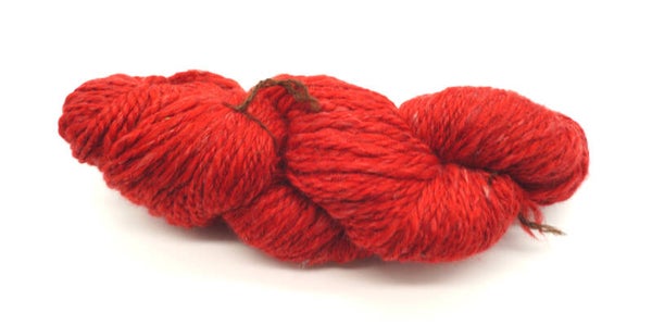 Écheveau Mérinos & Soie – Rouge Vibrant – Filé Artisanalement (91g / 156m)
