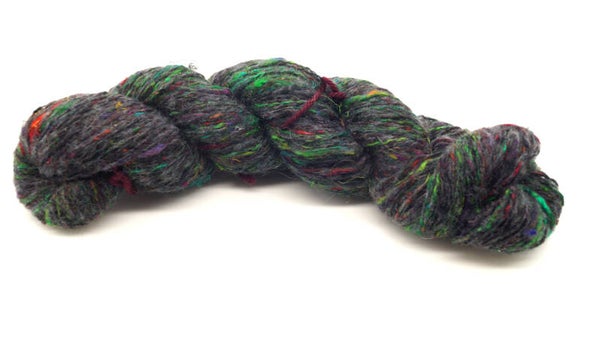 Fil artisanal Soie de Sari Verte et Laine Grise