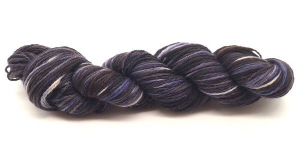Laine Rambouillet filée main nuances gris noir