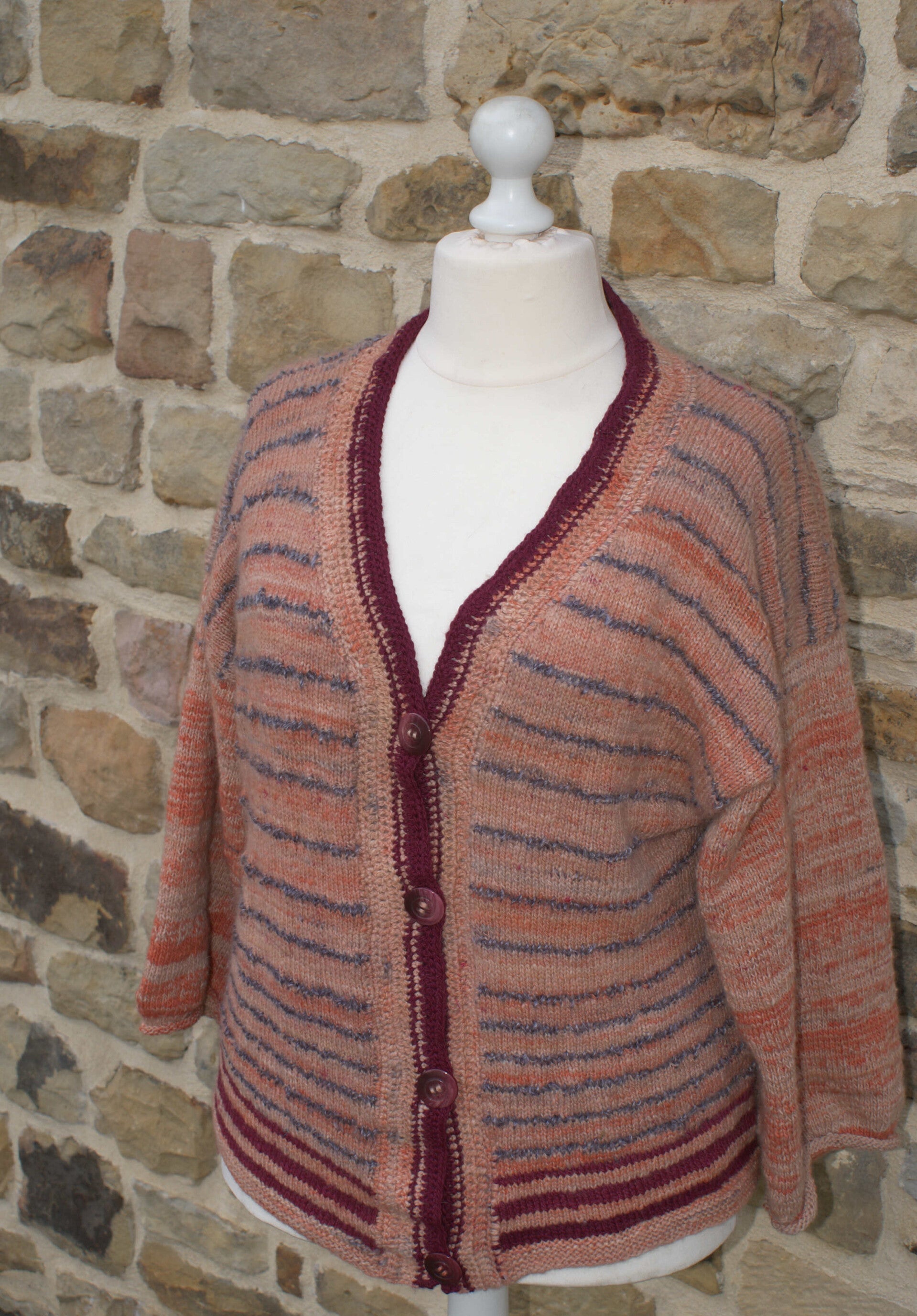gilet-en-merinos-fil-main-et-teint-avec-de-la-garance-standard.jpg