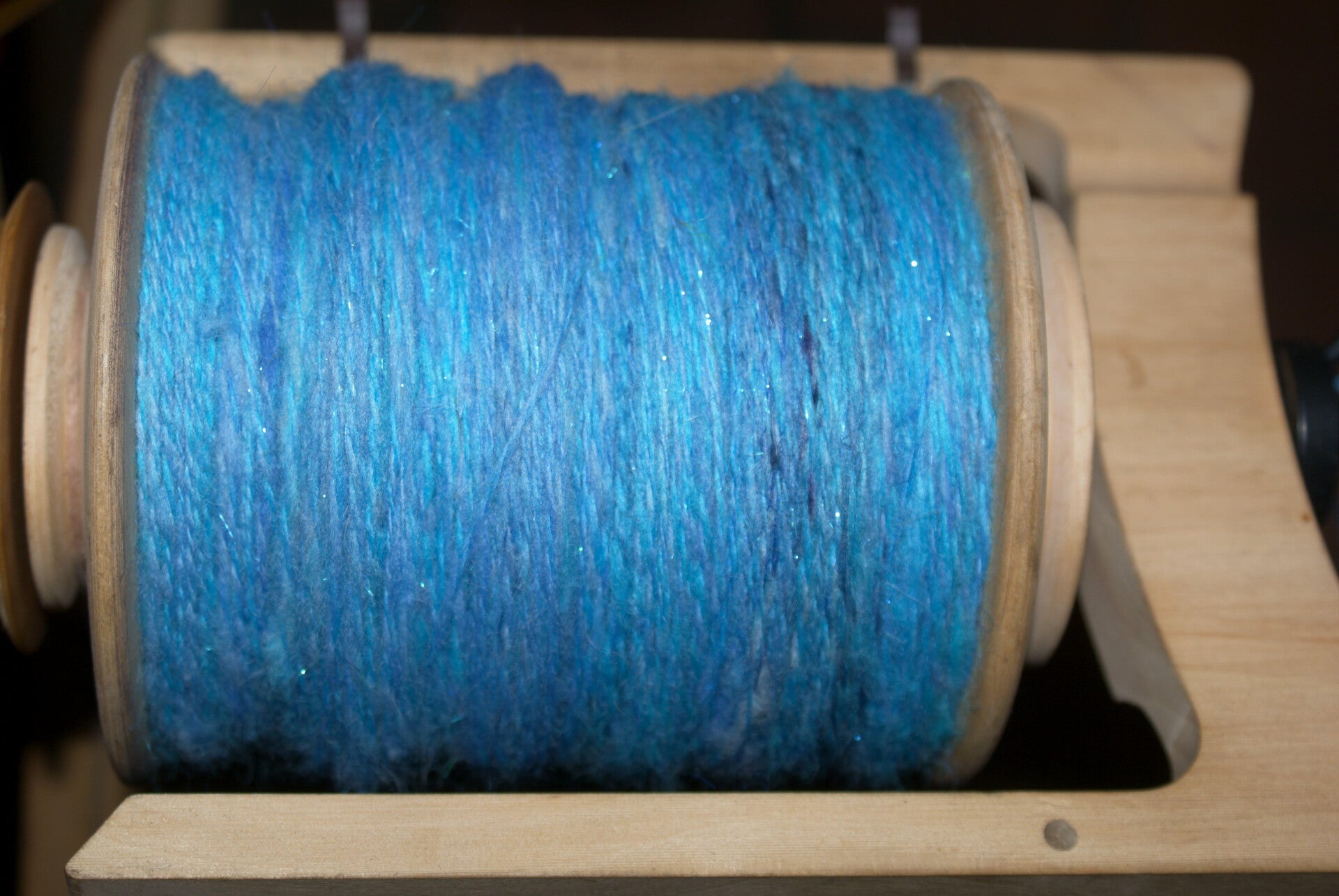 laine-bleue-teinture-artisanale-et-soie-standard.jpg