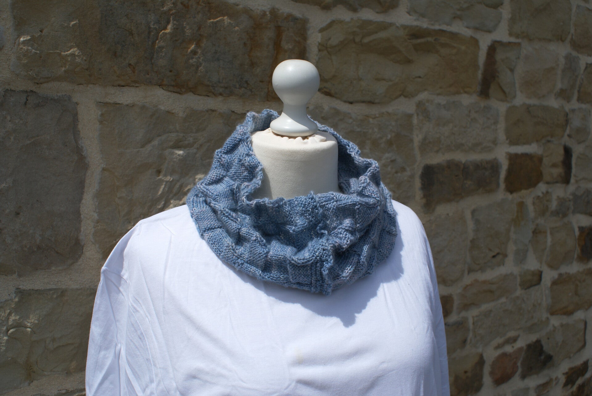 snood-en-laine-teint-e-avec-de-l-indigo-standard.jpg