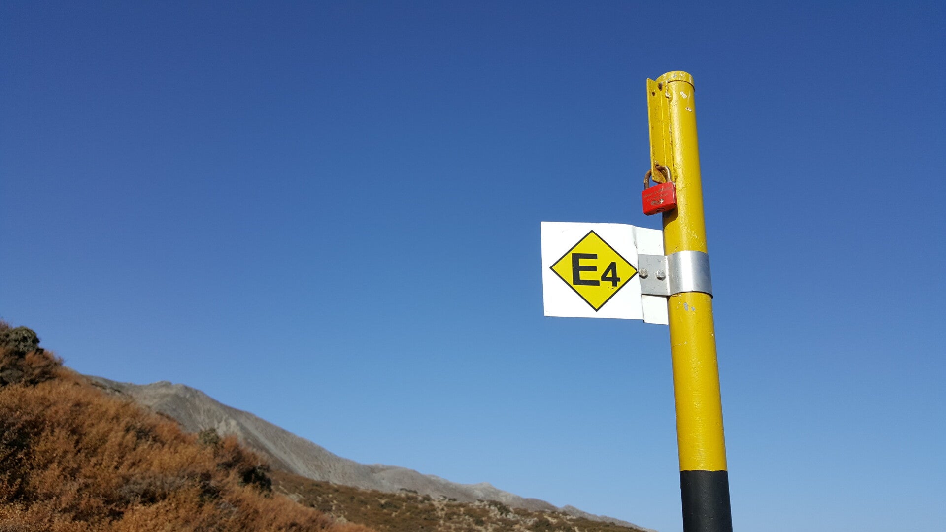 E4 long distance hiking trail Crete