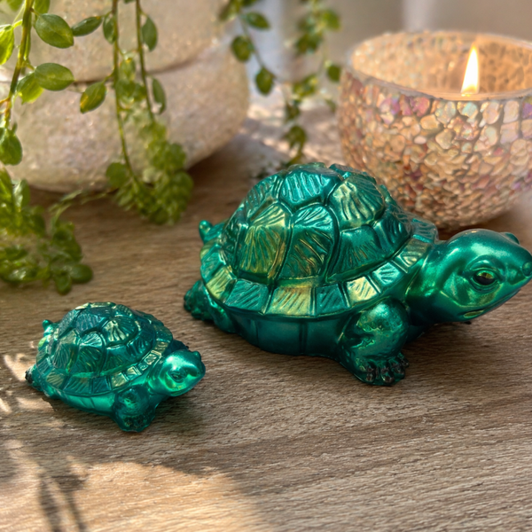 Handmade Resin Turtle Set – Mama & Baby Turtle Duo – Colorful Decorative Home Decor