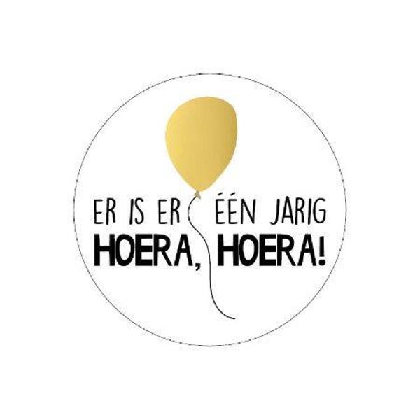 Sluitsticker 'er is er 1 jarig"