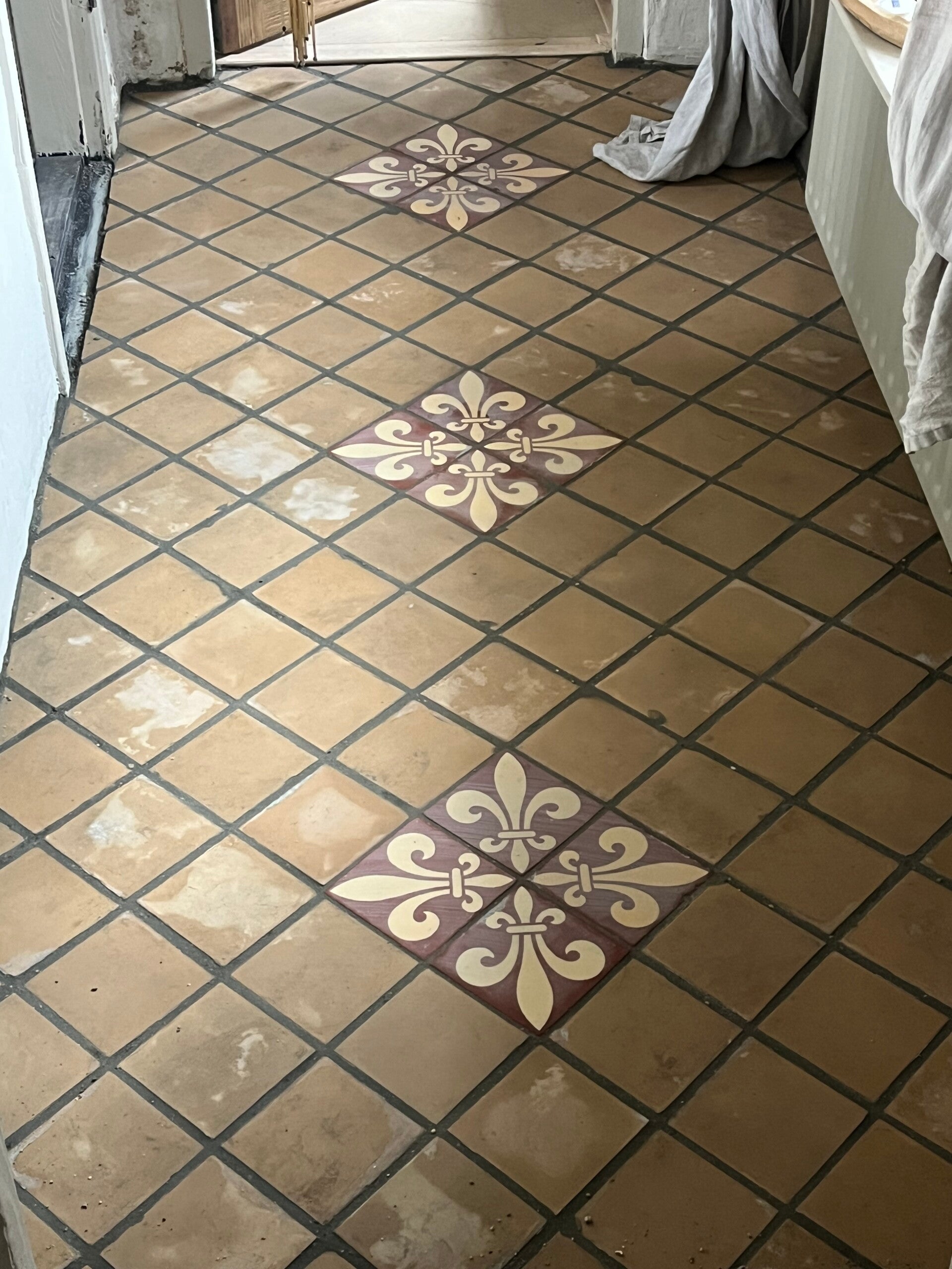 Antieke tegelvloer met patroon hal boerderij