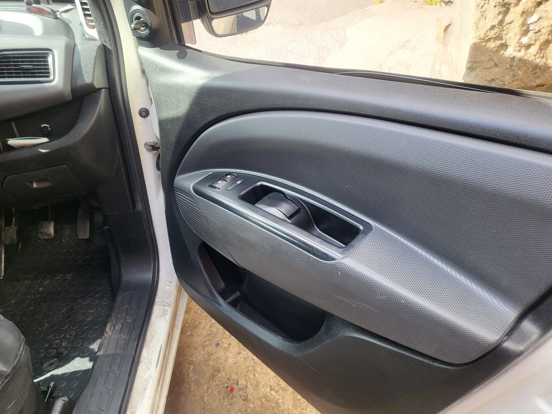 1000017626-standard.jpg