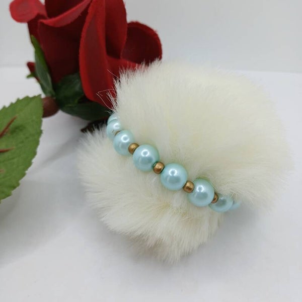 Bracelet en perles ver anis  et perles dorees