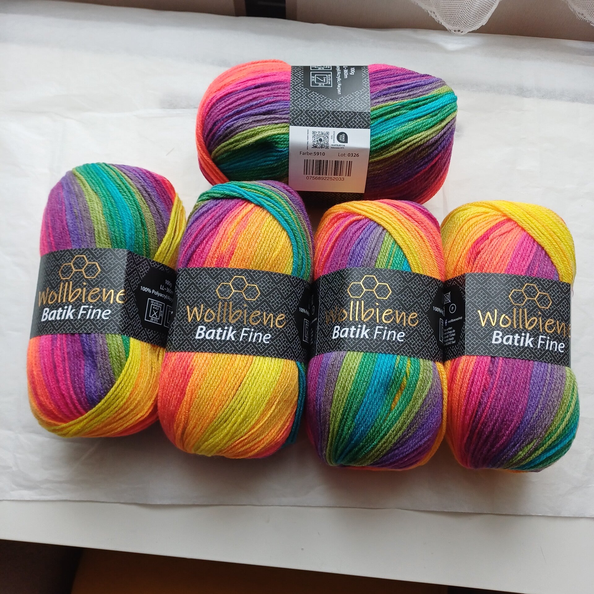 Lot de 5 pelotes Wollbiene Batik Fine arc en ciel ( 5910 )