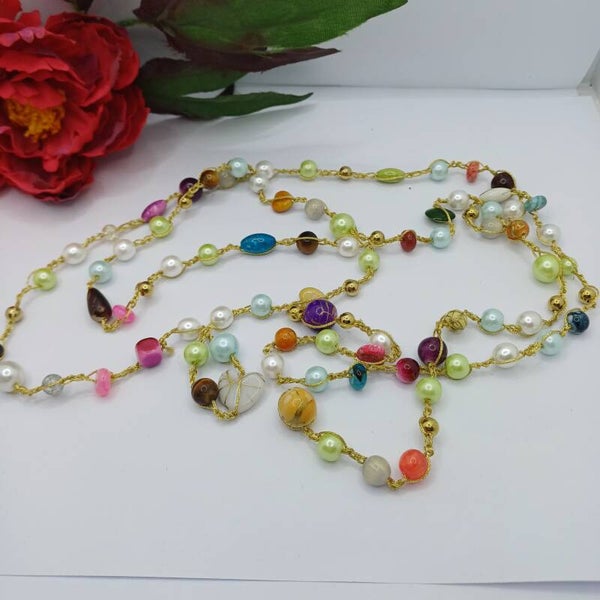 Collier " Cascade de Couleurs " en perles et chainette crochetée dorée 140cm