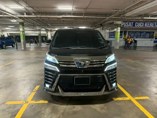Toyota Vellfire 2.5 ZG – MPV Car Rental