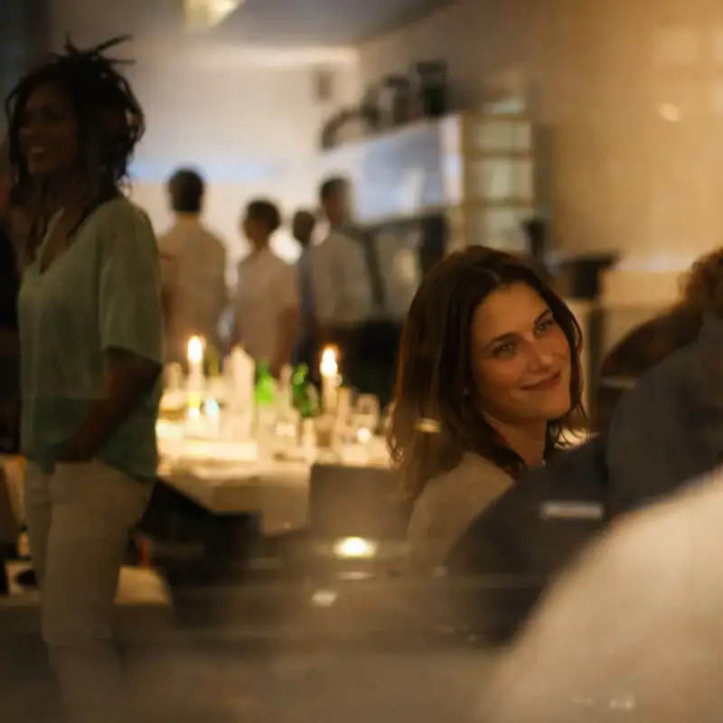 Event im Schneeweiß Berlin mit Gruppenreservierung und österreichischer Alpenküche in Friedrichshain.