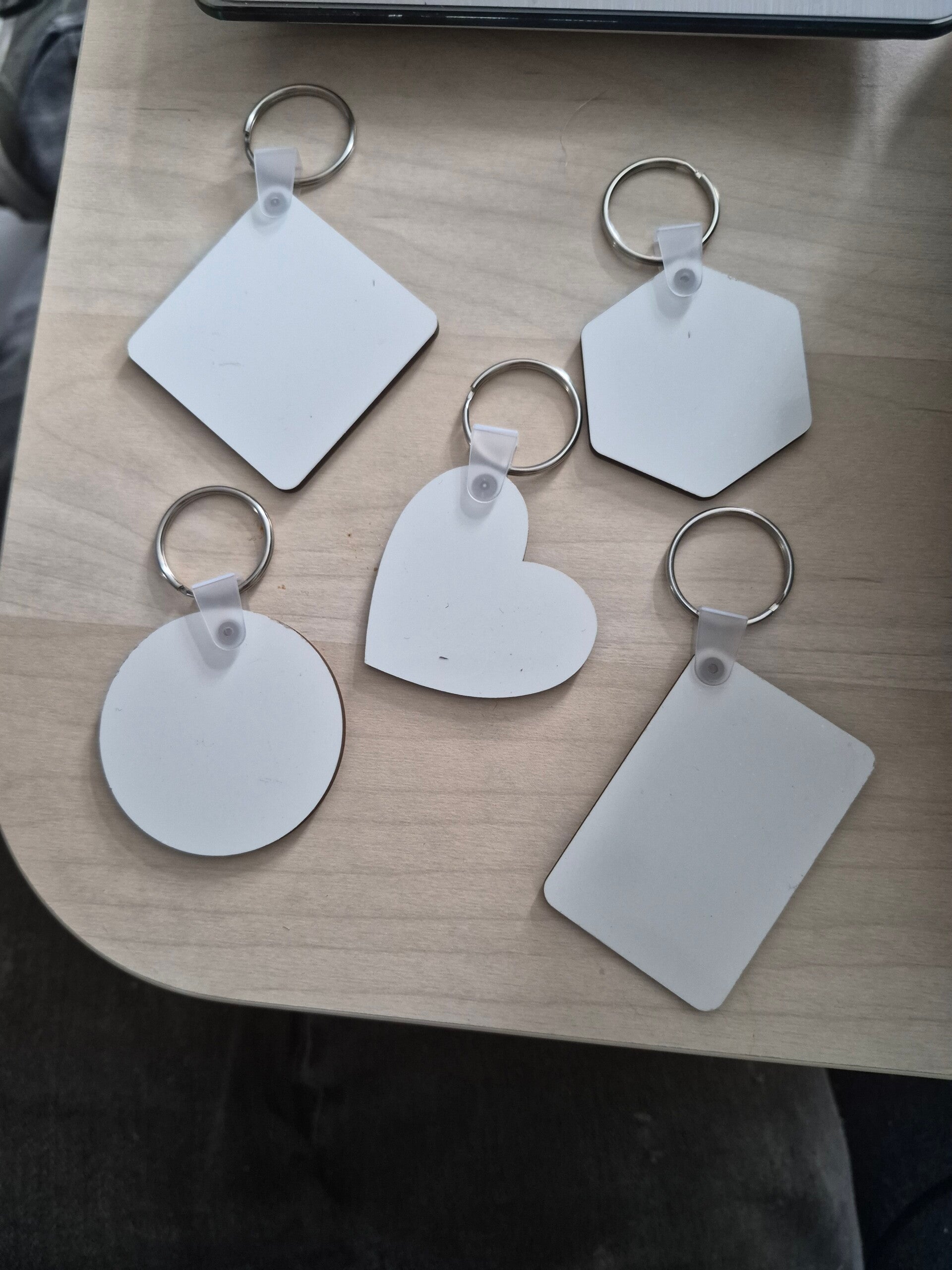 kunststof sleutelhanger in 5 vormen,