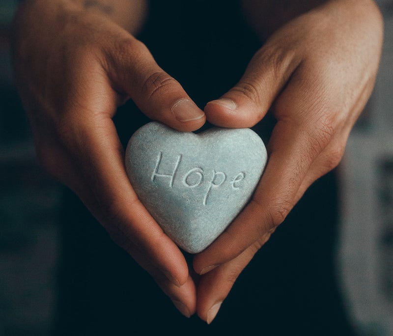 Steen met tekst hope erop